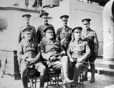 刑務所船ロイヤルエドワードのイギリス人将校が1914年11月、サウスエンドのすぐ近くに係留 作： Unbekannt