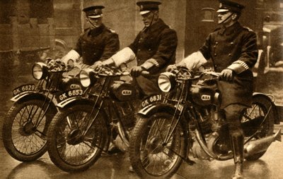 BSAバイクに関するイギリスの警察、1931年、1933年。 作： Unbekannt