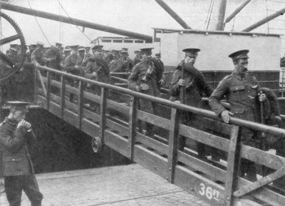 1914年8月7日、フランスに上陸するイギリス軍 作： Unbekannt
