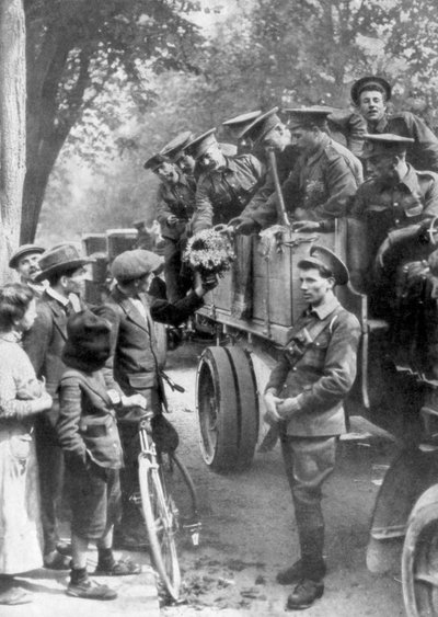 1914年にフランス軍が前線に向かう途中、フランス 作： Unbekannt