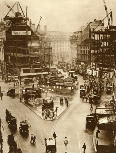 ロンドンのピカデリーサーカスでの建築作業、1926年、1935年。 作： Unbekannt