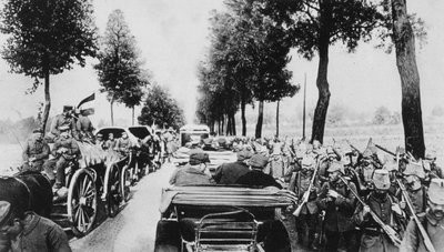忙しい道路、第一次世界大戦、1915 作： Unbekannt