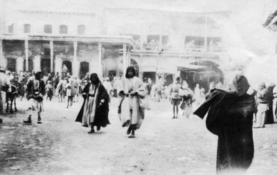 1918年、メソポタミアのモスルにあるにぎやかな広場 作： Unbekannt