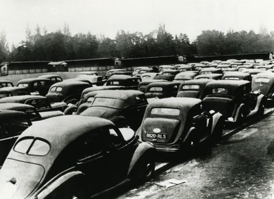 1940年から1944年まで、占領下のドイツ人、ヴァンセンヌ、パリで没収された車 作： Unbekannt
