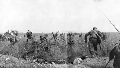 1915年6月7日、フランス、アルトワ、トゥーヴァンの高原でのフランスズアーヴ連隊による突撃 作： Unbekannt