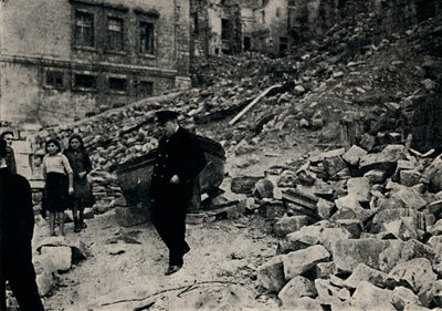 チャーチルは1943年、1945年にボロボロのマルタを訪れます。 作： Unbekannt