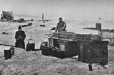 保管する前にアキュムレータを掃除する。 1895年7月、1897年 作： Unbekannt