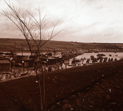 トラックの列、北フランス、ヴェルダン、c1914-c1918 作： Unbekannt