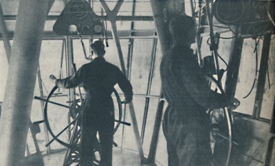 乗客と素晴らしい中央制御のキャビンのための快適さ、c1935 作： Unbekannt