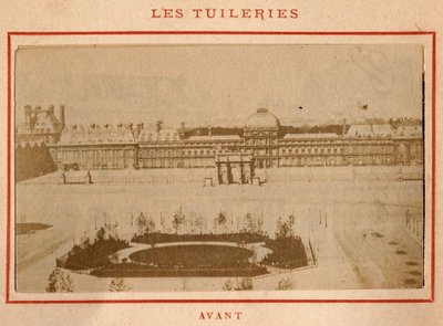 パリのコミューン（1871年）：1871年5月の火災前のパリのチュイルリー宮殿の様子。ピエール・ペペティの写真。厚紙にプリント、Dim.9x5,4 cm 作： Unbekannt