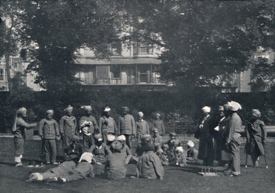 東部の芝生で停戦を果たしている回復期のインドの兵士、c1915、1939 作： Unbekannt