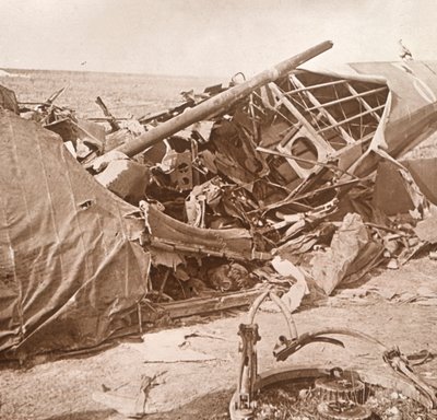 クラッシュした飛行機、サントマリーアピ、北フランス、c1914-c1918 作： Unbekannt