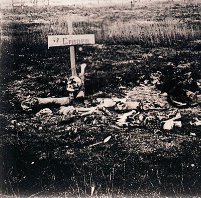 十字架と人間の遺体、c1914-c1918 作： Unbekannt