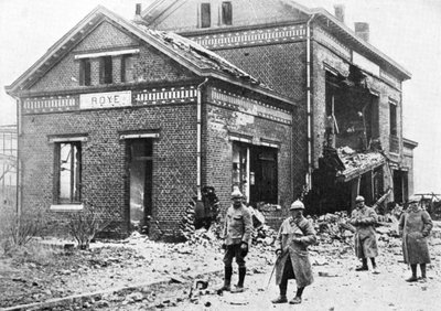 1918年、第一次世界大戦、フランス、ロワの損傷した鉄道駅、c1920 作： Unbekannt