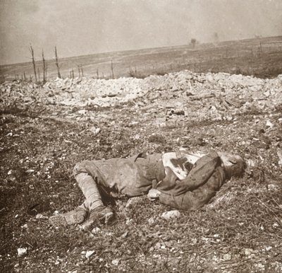 死んだドイツ兵、フランス北部、ヴェルダン、c1914-c1918。 作： Unbekannt