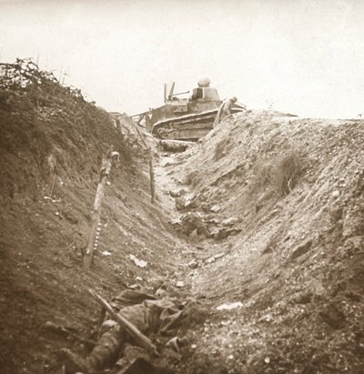 破壊された戦車と死体、Auberives、フランス、c1914-c1918 作： Unbekannt