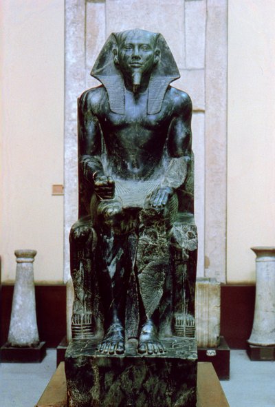 紀元前26世紀の古代エジプトのファラオカフラーの閃緑岩像 作： Unbekannt