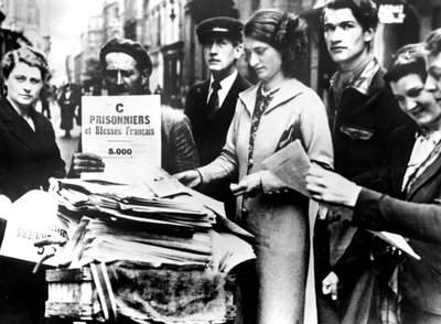1940年7月25日、パリで負傷した捕虜となったフランス人の最初の公式リストの配布 作： Unbekannt
