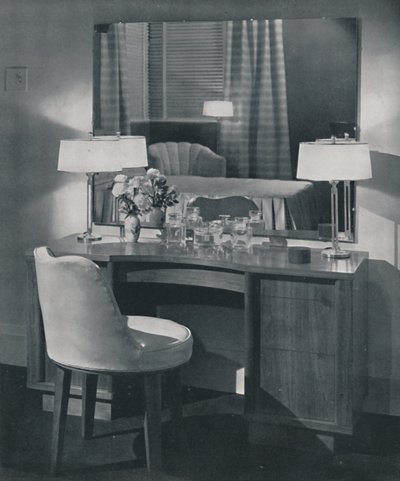 マッチする回転ドレッシングチェア付きのアメリカンウォールナット製ドレッシングテーブル、1942 作： Unbekannt