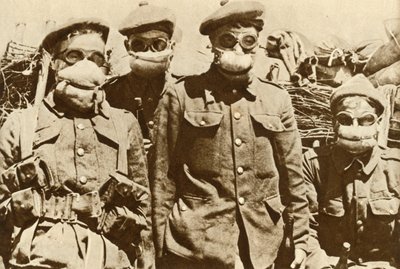 初期のガスマスク、第一次世界大戦、1915年、1935年。 作： Unbekannt