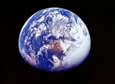 1972年4月16日、宇宙船アポロ16によって撮影された宇宙からの地球 作： Unbekannt