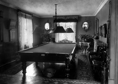 スヌーカーテーブルのあるエドワード朝様式の部屋、1909年 作： Unbekannt