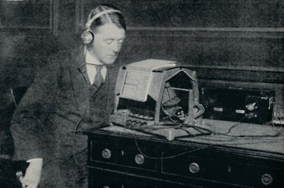 電気は印刷された世界を視覚障害者のための音に変える、c1935 作： Unbekannt