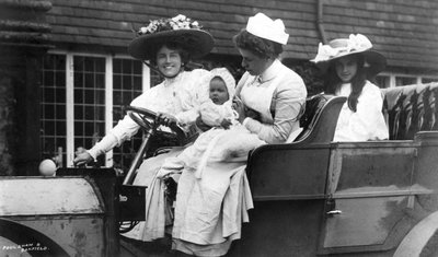 エラリーヌテリス、イギリスの女優、彼女の娘と赤ちゃん、c1906 作： Unbekannt
