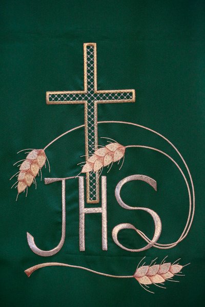 マリア・SS・アスンタ教会の刺繍：イエス・キリストのクリストグラムまたはモノグラム、イタリア、ガラトーネ 作： Unbekannt