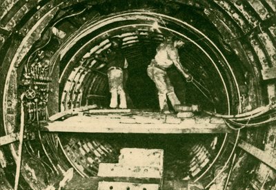 都市と南ロンドン鉄道のトンネルの拡大、新旧の直径の表示、1930年。 作： Unbekannt