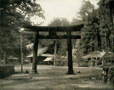 1936年、日本の日光地区にある神殿の入り口。 作： Unbekannt
