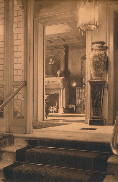 1927年、ベルギーのブリュッセルにあるキューバ大使館のロビーへの入り口。 作： Unbekannt