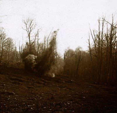 タンク、c1914-c1918によって発砲された砲弾の爆発 作： Unbekannt