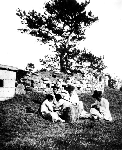 韓国、ピクニックを楽しむ家族1900 作： Unbekannt