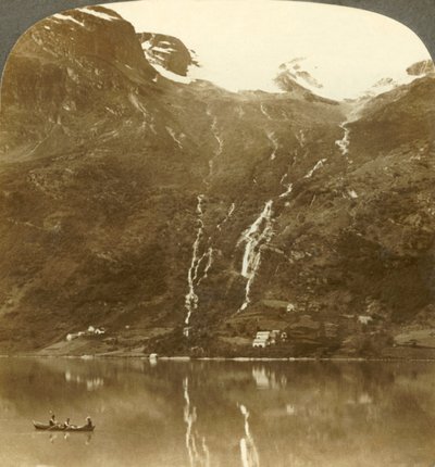 山のふもとにあるイリの農家-イリはノルウェー、c1905の氷河に落ちます。 作： Unbekannt