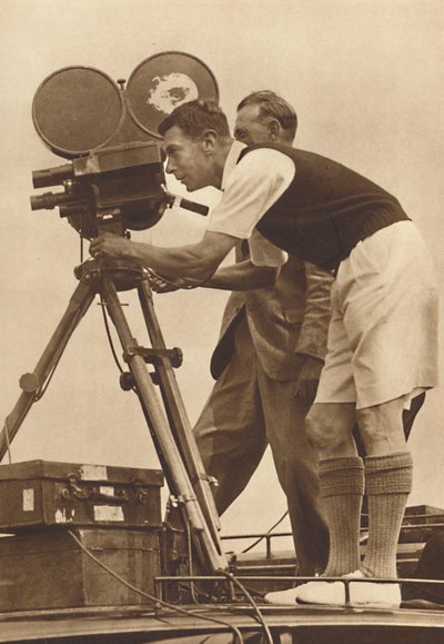 映画制作者-1927年に少年のために毎年開催されているキャンプの1つで映画の記録を作成 作： Unbekannt