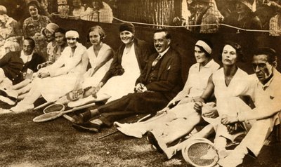 元ポルトガル国王マヌエル2世とテニス選手、イギリス、1930年、1933年。 作： Unbekannt
