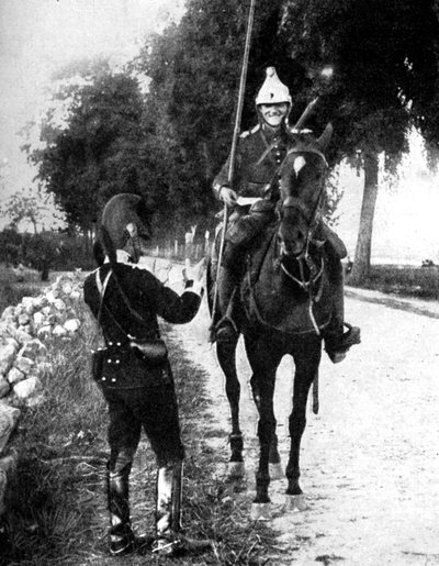 1914年の第一次世界大戦、ベルギーのピケットに警告するためのパスポートを提供するフランスの竜騎兵 作： Unbekannt