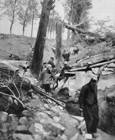 第一次世界大戦、1915年のドイツの激しい砲撃の後、塹壕をたどるフランスの兵士 作： Unbekannt