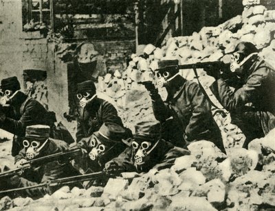ガスマスクを身に着けているフランスの兵士、第一次世界大戦、c1915、c1920。 作： Unbekannt
