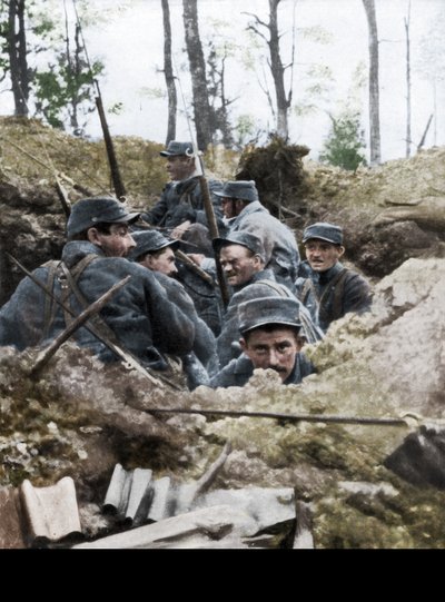 1915年7月、フランスのカロンヌの塹壕システムにいるフランス軍 作： Unbekannt