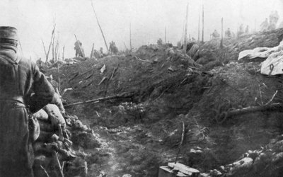 フランス軍は1915年8月、フランスのベルダンの近くで、ドイツの反撃、Epargesリッジの準備をします。 作： Unbekannt