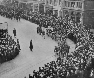 1915年のブルーチャー船長の完全な軍事名誉を伴う葬列。 作： Unbekannt