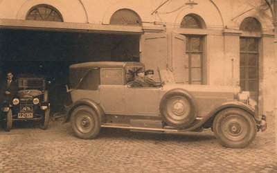 1927年、ベルギーのブリュッセルにあるキューバ大使館のガレージ。 作： Unbekannt