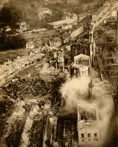 1933年2月、ドイツのザールランド州ノインキルヒェンでのガス爆発。 作： Unbekannt