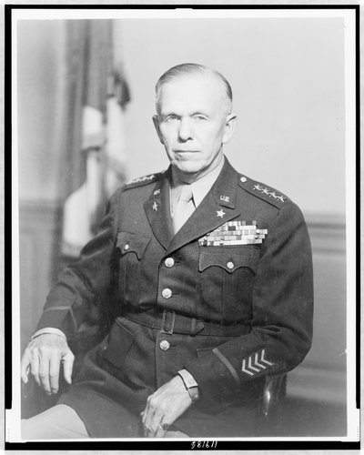 ジョージ・キャトレット・マーシャル元帥 半身の肖像画（着席、やや左向き、制服姿） 1944年頃（モノクロ写真 作： Unbekannt