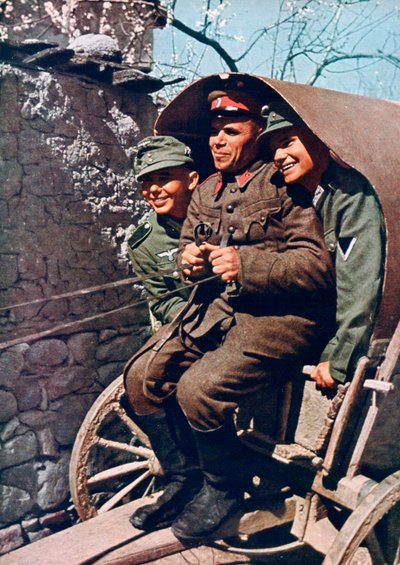 1941年ブルガリアのストルマ渓谷、ブルガリアの兵士がカートに乗ったドイツ高山軍 作： Unbekannt