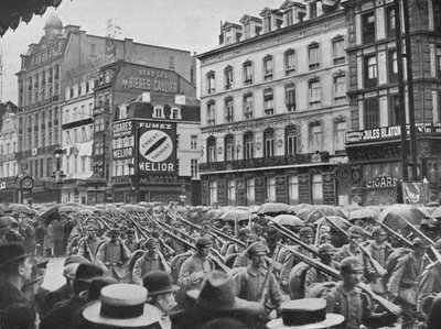 1914年、雨の中でブリュッセルに入ったドイツの歩兵 作： Unbekannt