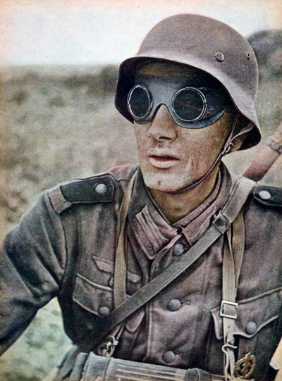 ロシアの東部に向かっているドイツのオートバイ隊員、1942 作： Unbekannt