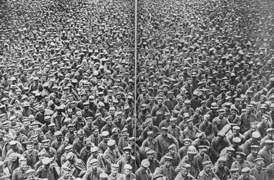 1918年8月21〜22日、フランスのソンムにある第3と第4のイギリス軍によって捕らえられたドイツの囚人 作： Unbekannt